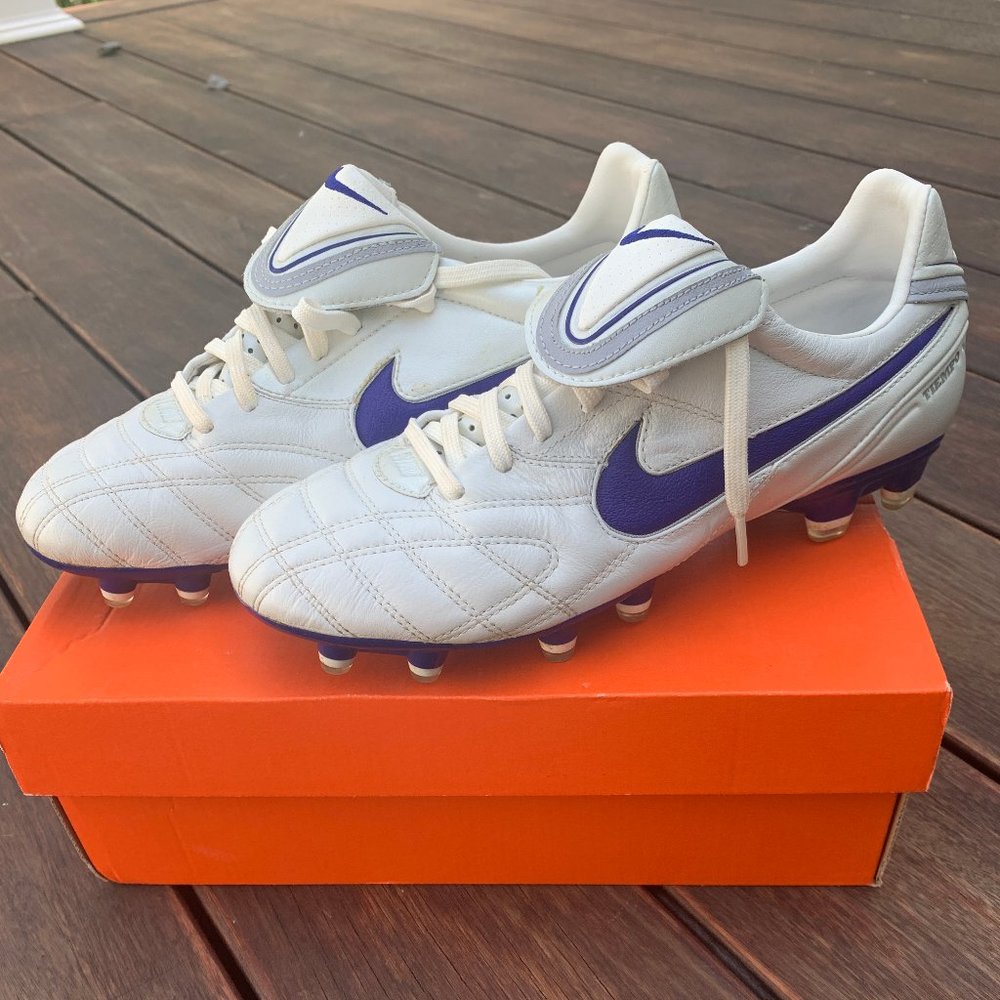 Nike Womens Tiempo Legend III FG Soccer Cleats